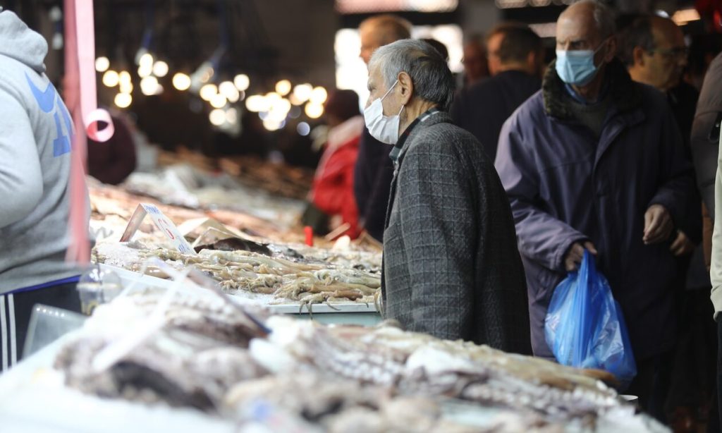 «Απλησίαστος» και φέτος ο μπακαλιάρος – Αγγίζει τα 23€ το κιλό λίγο πριν την 25η Μαρτίου