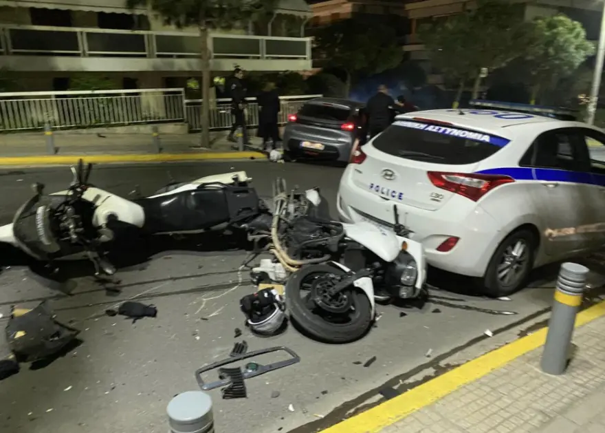 Άλιμος: Όχημα έπεσε πάνω σε μοτοσικλέτες ΔΙΑΣ – Δεν υπήρξαν τραυματισμοί