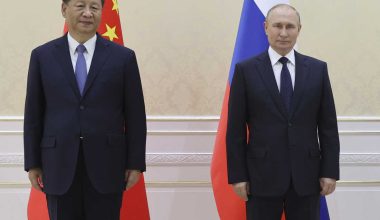 Ενοχλημένη η Ουάσιγκτον από την επίσκεψη Σι Τζινπίνγκ στη Μόσχα: «Δείχνει ότι η Κίνα δεν θέλει να λογοδοτήσει η Ρωσία»