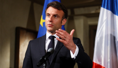 Γαλλία: Απορρίφθηκε η πρώτη πρόταση μομφής κατά της κυβέρνησης του Εμανουέλ Μακρόν (βίντεο)