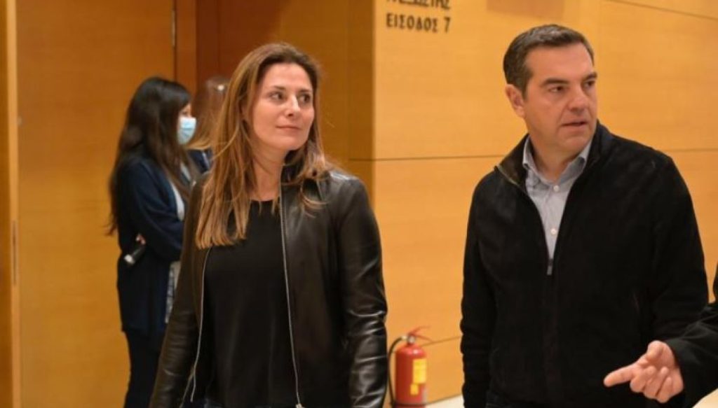 «Έφυγε» από τη ζωή η μητέρα της Περιστέρας Μπαζιάνα – Ακύρωσε ομιλία του στη βουλή ο Αλέξης Τσίπρας