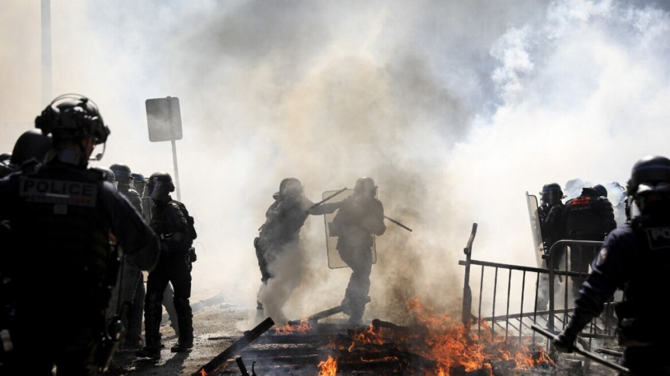 Γαλλία: Η Διεθνής Αμνηστία καταγγέλλει υπερβολική χρήση βίας και καταχρηστικές συλλήψεις στις διαδηλώσεις