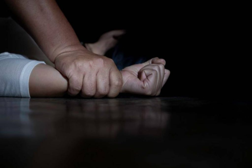 Γρεβενά: Συνελήφθη 41χρονος πατέρας για τον βιασμό της ανήλικης κόρης του