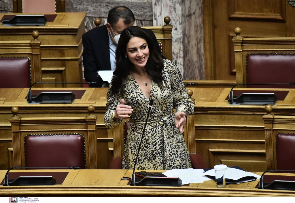 Εξέγερση κατά της κυβέρνησης στην Μάνη: Σφοδρές αποδοκιμασίες των Μανιατών κατά της Δ.Μιχαηλίδου