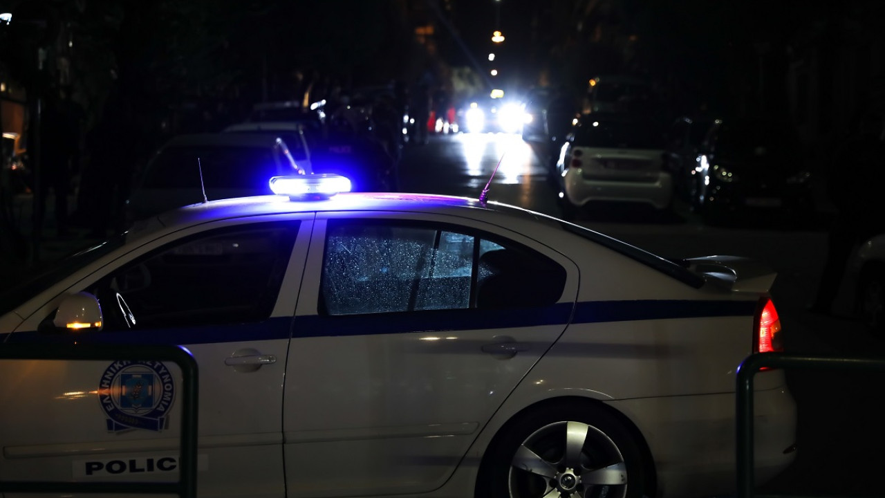 Θεσσαλονίκη – Αστυνομικός που έσωσε τα δίδυμα: «Όταν ανοίξαμε το παρμπρίζ ξεπρόβαλε ένας πίδακας αερίου»