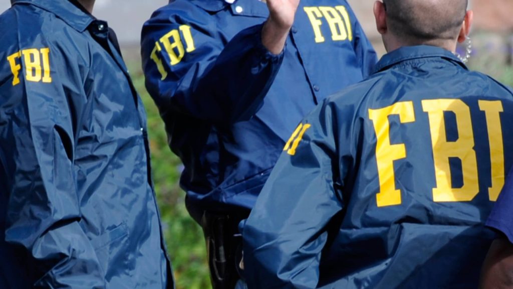 Νέα Υόρκη: Άνδρας απειλεί να πέσει στο κενό από μπαλκόνι 31ου ορόφου (βίντεο)