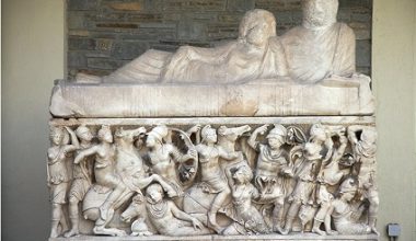 Η «κυρία» Ελλάδα: Μια Αθηναία των ρωμαϊκών χρόνων σε σαρκοφάγο της Θεσσαλονίκης (φωτό)