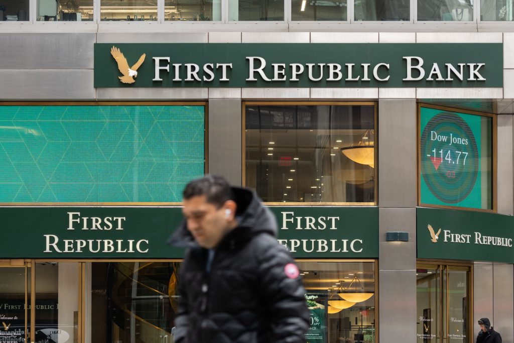 Αμερικανικές περιφερειακές τράπεζες: Ύποπτες για επικείμενο «κανόνι» είναι οι First Republic, PacWest Bancorp και Western Alliance