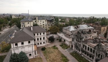 Η ζωή επιστρέφει στην κατεστραμμένη Μαριούπολη: Πρόγραμμα ολικής αναδόμησης της πόλης