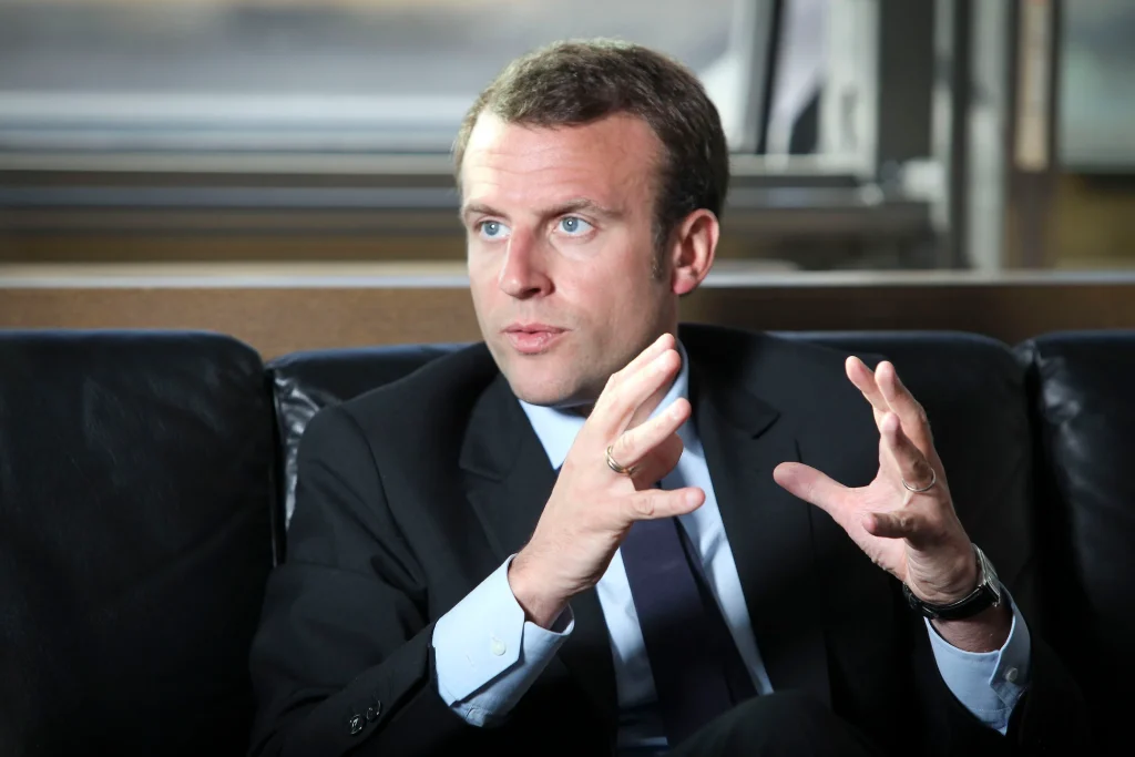 Τι συμβαίνει με το ρολόι αξίας 80.000 ευρώ του Ε.Μακρόν; – Γιατί το έβγαλε στην συνέντευξη; (βίντεο)