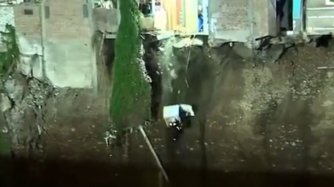 Περού: Πυροσβέστης καταπλακώθηκε από ψυγείο σε επιχείρηση διάσωσης μετά από κατάρρευση σπιτιού