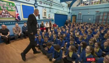Βρετανία: Διευθυντής επέστρεψε στο σχολείο μετά από ανακοπή καρδιάς και οι μαθητές ξέσπασαν σε δάκρυα χαράς (βίντεο)