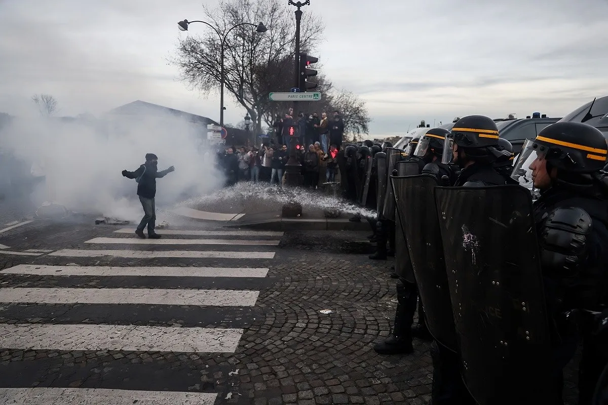 Γαλλία: «Καμπανάκι» από το Συμβούλιο της Ευρώπης για την «υπερβολική χρήση βίας» απέναντι στους διαδηλωτές