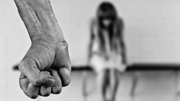 Κρήτη: Άνδρας επιτέθηκε στην ανήλικη κόρη του με γροθιές στο κεφάλι
