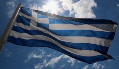 Η ιστορία της ελληνικής σημαίας – Οι κανόνες του εθνικού μας συμβόλου