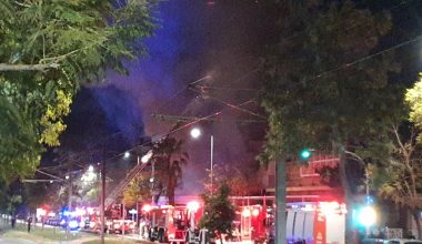 Νέα Σμύρνη: Κάτοικος περιγράφει τη στιγμή της φωτιάς σε εστιατόριο – «Πυροβόλησαν τα τζάμια και πέταξαν γκαζάκια μέσα»