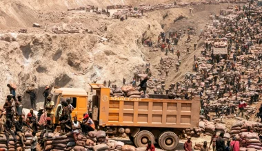 Κονγκό:  Άθλιες οι συνθήκες εργασίας  σε ορυχεία κοβαλτίου που χρησιμοποιείται για ηλεκτρικά αυτοκίνητα και… μηδέν εκπομπές CO2