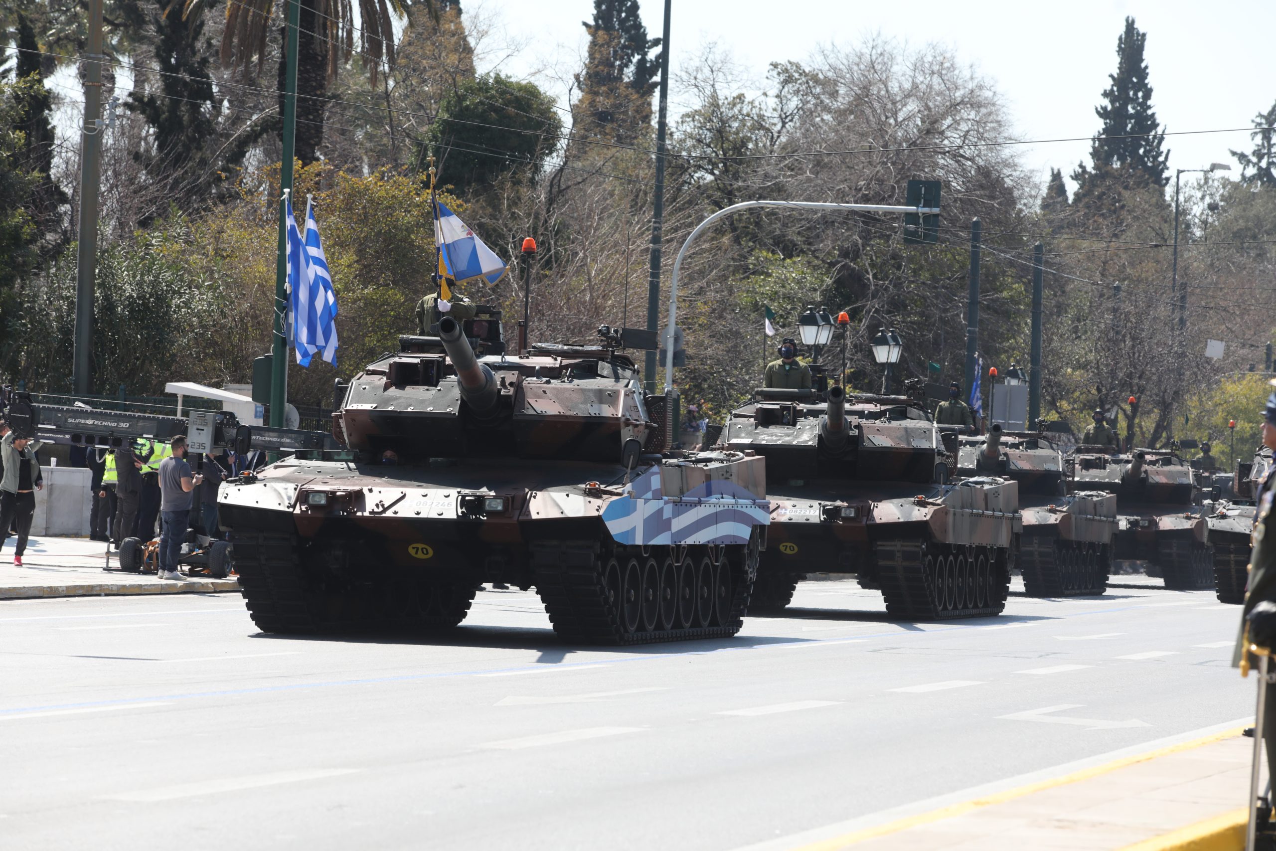 Ολοκληρώθηκε η μεγάλη στρατιωτική παρέλαση της Αθήνας για τους εορτασμούς της Εθνεγερσίας