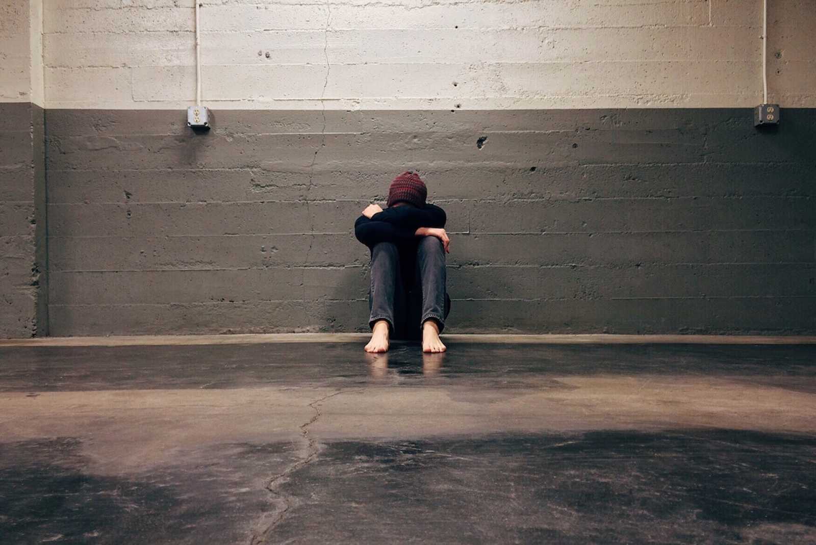 Είναι «προπομποί» της κατάθλιψης: Τα 6+1 σημάδια που δεν πρέπει να αγνοήσετε