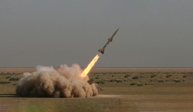Συρία: Επίθεση με ιρανικούς πυραύλους κατά των αμερικανικών κατοχικών βάσεων – Αντεπίθεση με αμερικανικούς βομβαρδισμούς