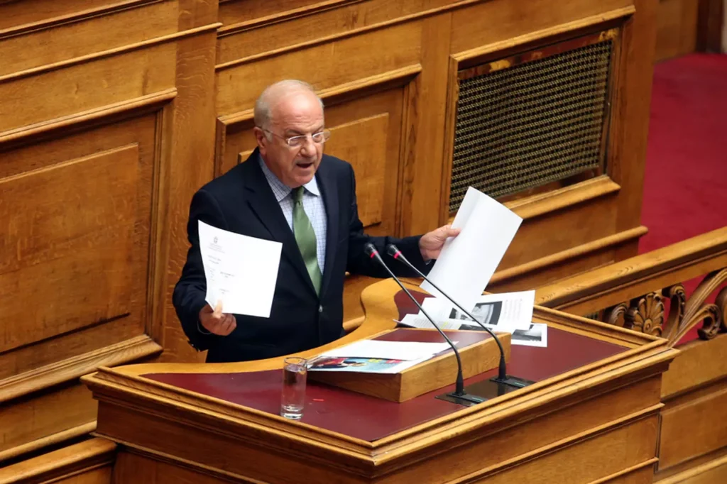 Νάσος Αθανασίου: «Όταν ένας πατέρας και μια μάνα χάνει το παιδί του, με μία λέξη μπορείς να το χαρακτηρίσεις: Μητσοτάκης»