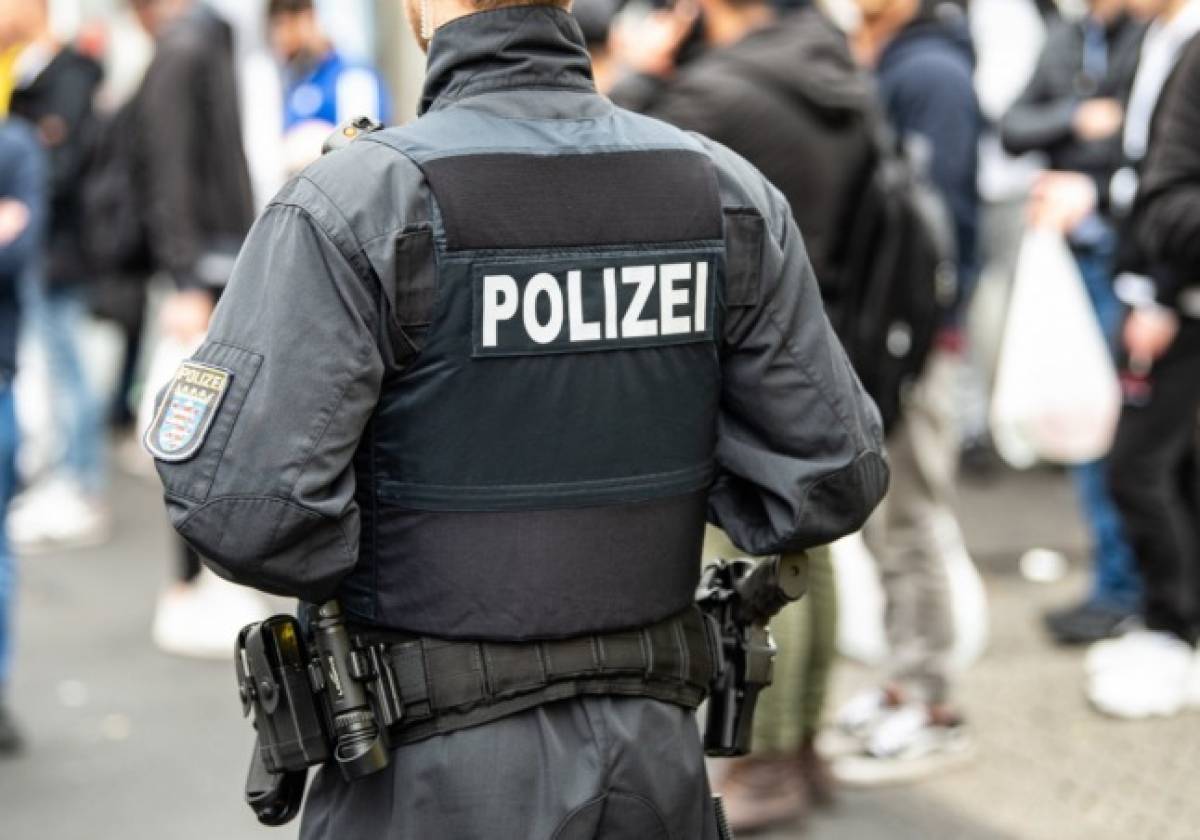 Γερμανία: Τρεις τραυματίες από επίθεση άνδρα με χειροβομβίδα και μαχαίρι