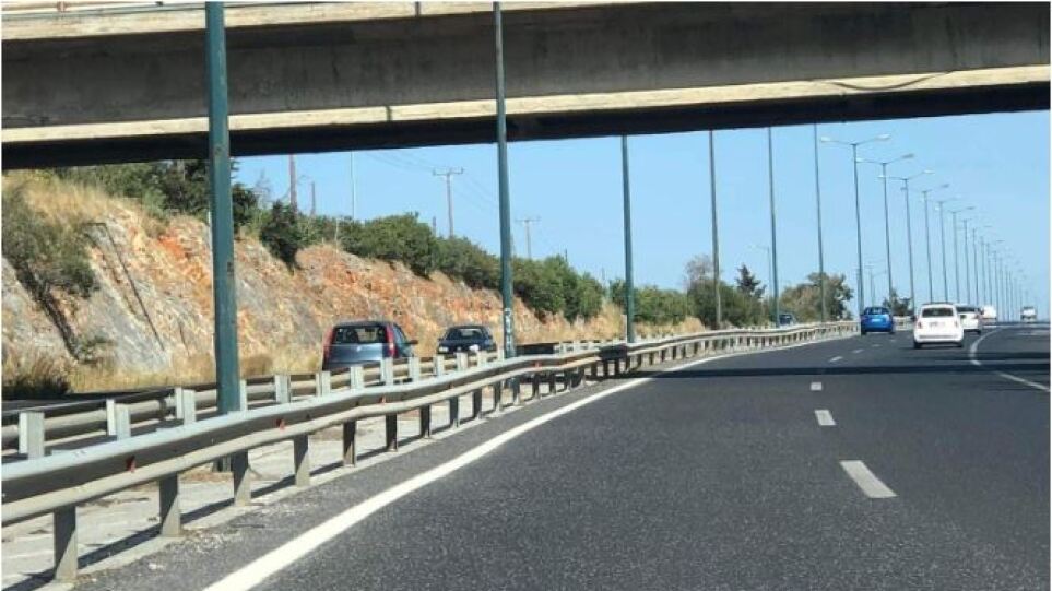Κρήτη: Οδηγός πήγαινε ανάποδα στην Εθνική Οδό στο αριστερό ρεύμα του δρόμου – Τελευταία στιγμή αποφεύχθηκε η μετωπική
