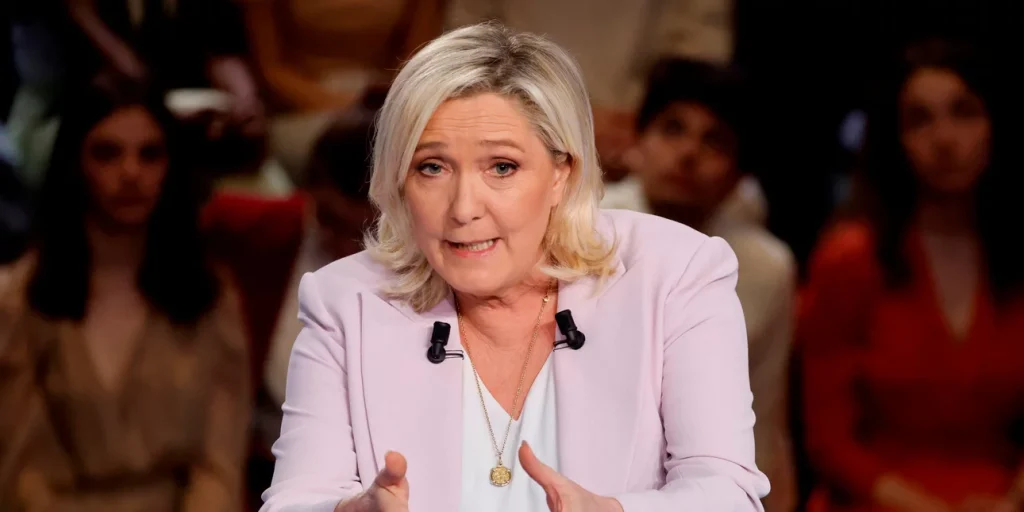 Γαλλία: Ωφελημένη η Μ.Λεπέν από τα σχέδια του Ε.Μακρόν για το συνταξιοδοτικό σύμφωνα με δημοσκόπηση