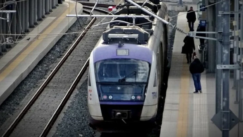 Προαστιακός: Στον «αέρα» το δρομολόγιο Αθήνα – Κιάτο – Καθυστερεί η επαναλειτουργία της γραμμής