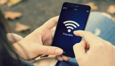 Wi-Fi: Δείτε γιατί είναι είναι επικίνδυνο να μοιράζεστε με φίλους τον κωδικό σας