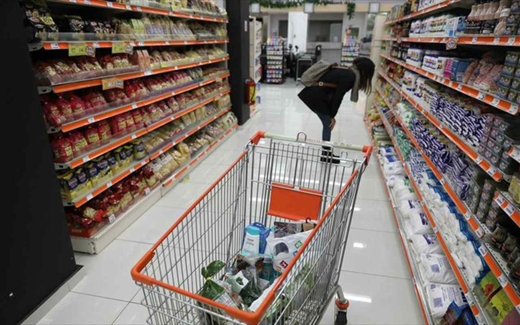 Ακρίβεια: Συνεχίζουν να «τρέχουν» οι τιμές των τροφίμων και όλων των ειδών ευρείας λαϊκής κατανάλωσης