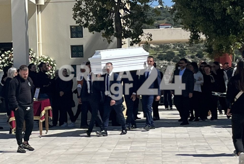 Κρήτη: Θρήνος στην κηδεία της 22χρονης Πένυς που σκοτώθηκε σε τροχαίο (φώτο)
