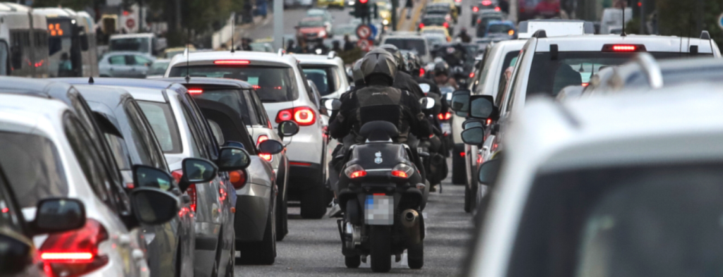 Θεσσαλονίκη: Καραμπόλα έξι οχημάτων στη Μουδανιών – Στο «κόκκινο» η κίνηση (χάρτης)