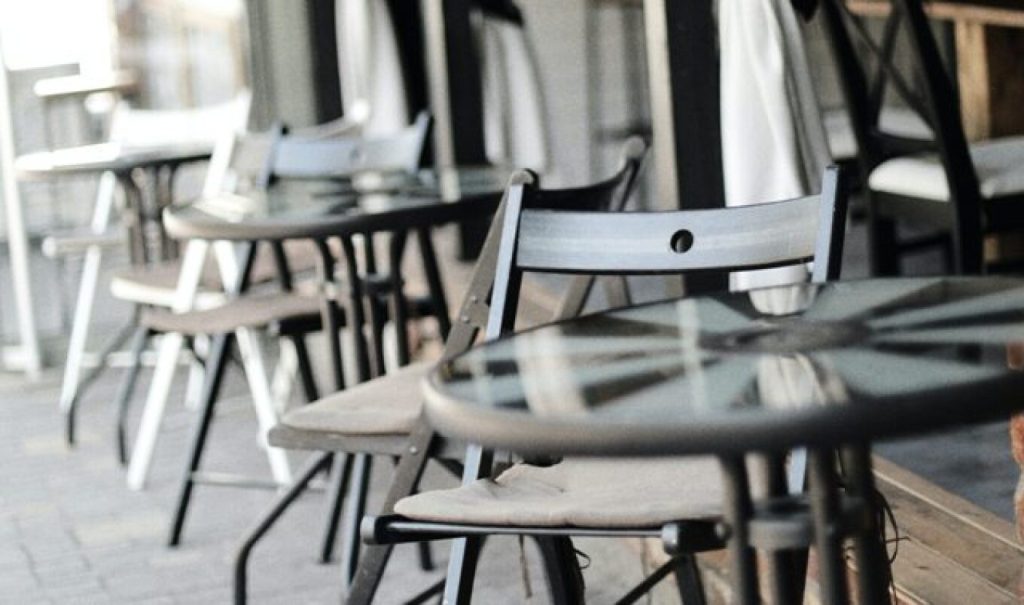 Δήμος Αθηναίων: Καμιά νέα άδεια για τραπεζοκαθίσματα σε πεζόδρομους και πλατείες στο Εμπορικό Τρίγωνο