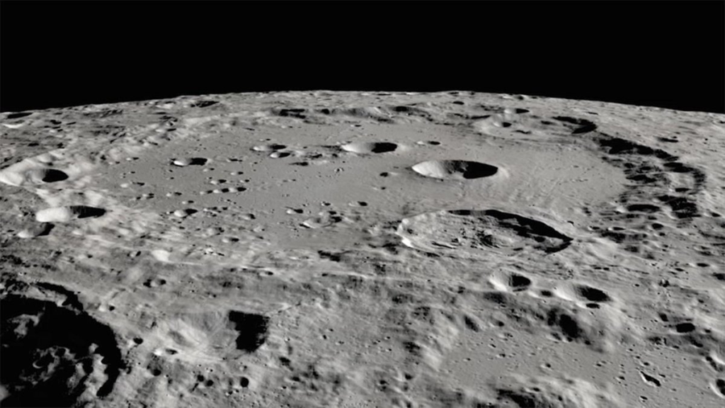 Νέα έρευνα: Πιθανές δεξαμενές νερού τα γυάλινα σφαιρίδια στην επιφάνεια της Σελήνης (φώτο)