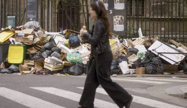 Γαλλία: 7.000 τόνοι σκουπιδιών παραμένουν στους δρόμους του Παρισιού (φωτό-βίντεο)