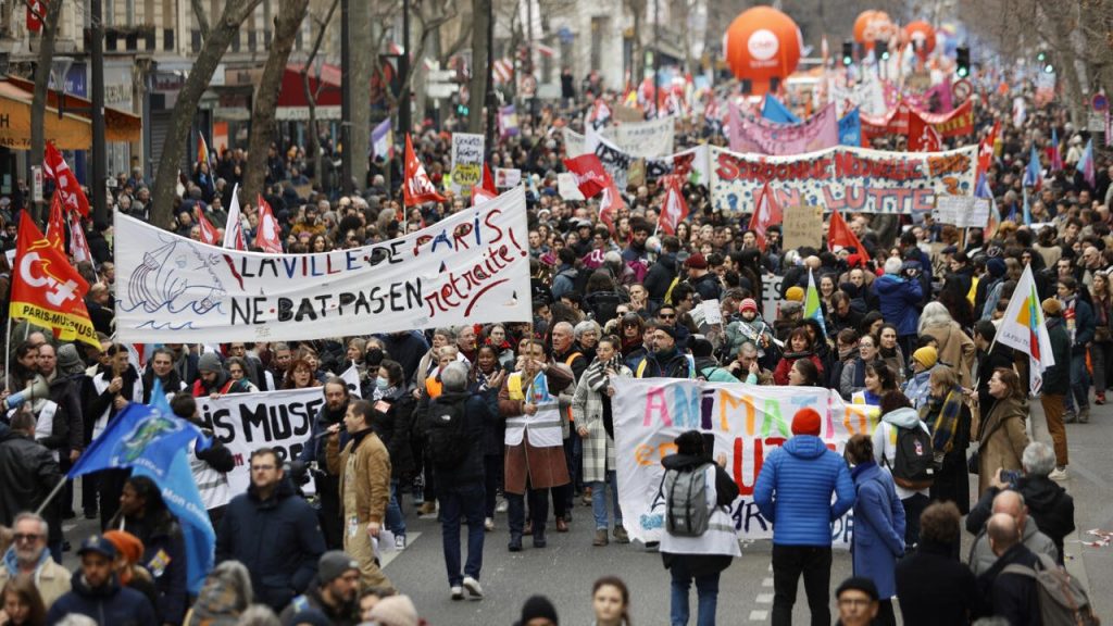 «Παραλύει» η Γαλλία: Νέες κινητοποιήσεις για το συνταξιοδοτικό – Στους δρόμους ξανά οι πολίτες