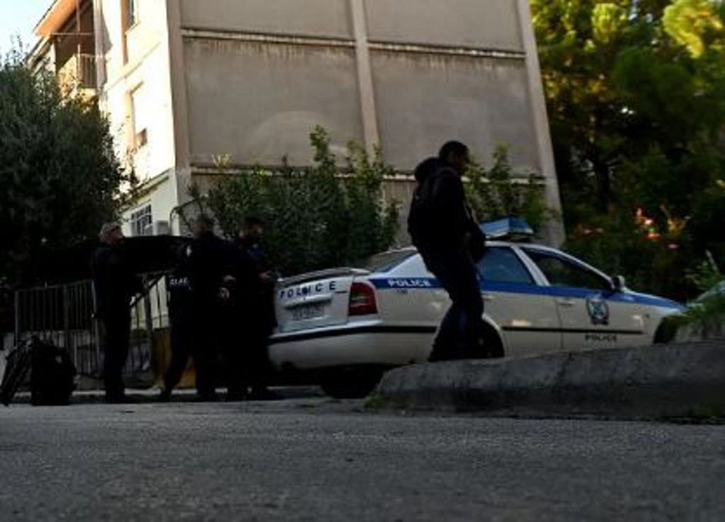 Θεσσαλονίκη: Ληστεία υπό την απειλή όπλου σε κατάστημα take away – Ο δράστης άρπαξε μετρητά και τσιγάρα και έγινε «καπνός»