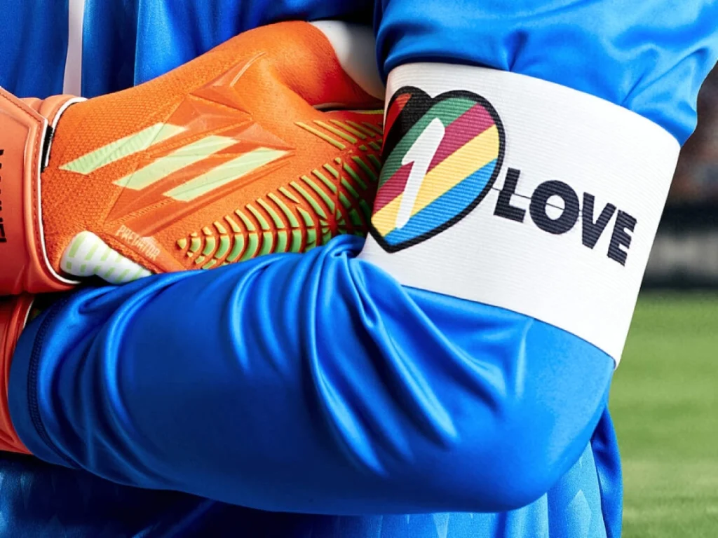 Η FIFA απαγόρευσε στην εθνική γυναικών της Γερμανίας το περιβραχιόνιο με το ουράνιο τόξο