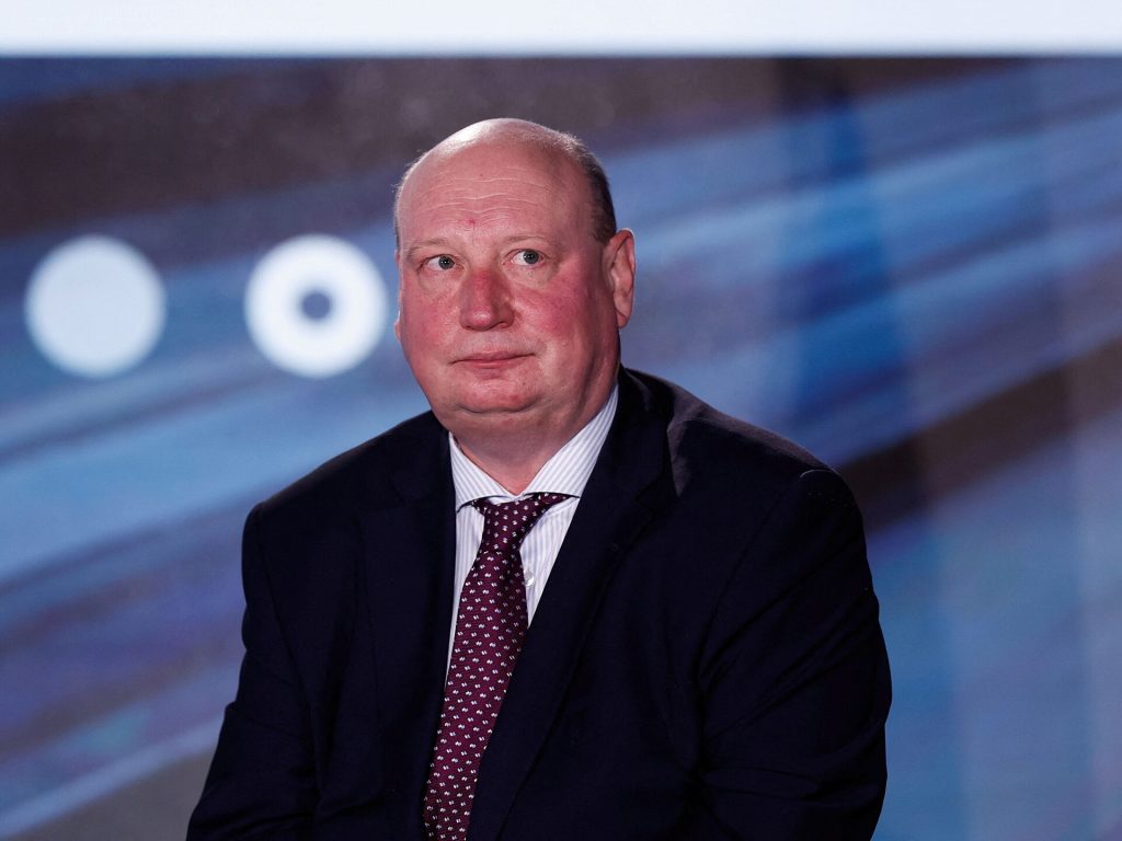 Politico: Παραιτήθηκε ο επικεφαλής Μεταφορών της Κομισιόν μετά την αποκάλυψη για τις δωρεάν πτήσεις στο Κατάρ