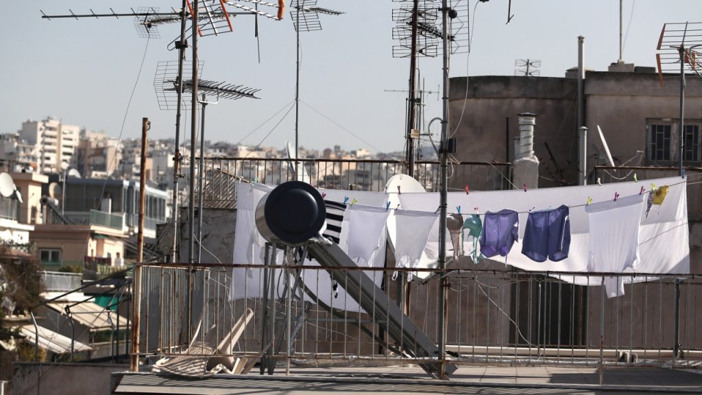 Κιάτο: Άνδρας έμπαινε κρυφά στο σπίτι της γειτόνισσας και της έκλεβε τα… εσώρουχα