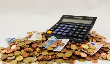 Φορολογικές δηλώσεις 2023: Πώς θα πετύχετε «ψαλίδι» στον φόρο – Τι ισχύει με το πρόστιμο και τις αποδείξεις