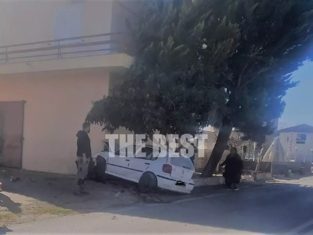 Ηλεία: Σοβαρό τροχαίο – ΙΧ καρφώθηκε σε τοίχο σπιτιού (φωτο)