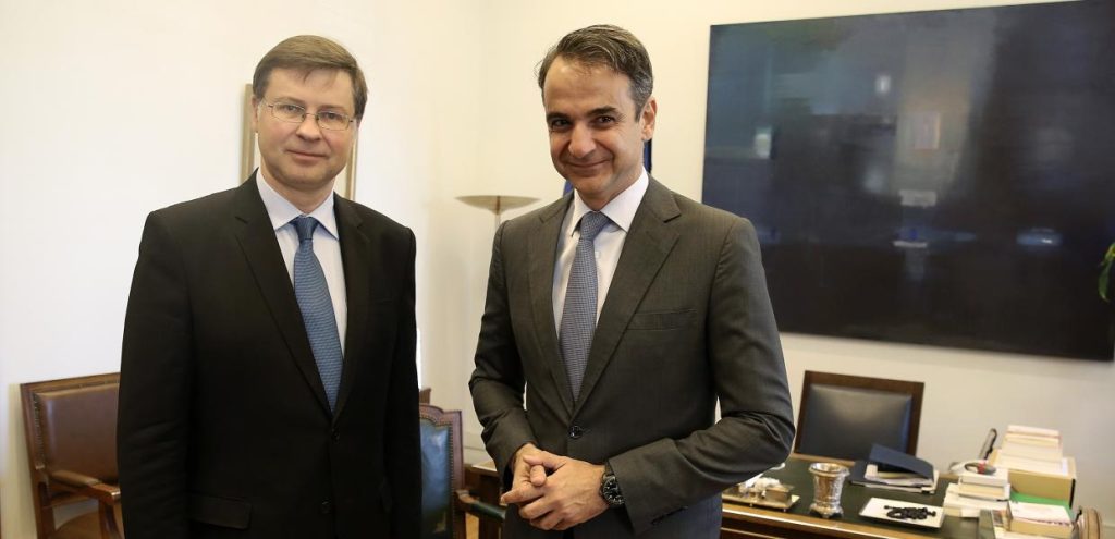 Euractiv: Δημοσίευμα για τα «καρφιά» του αντιπροέδρου της Κομισιόν στην κυβέρνηση Μητσοτάκη, για το Predator