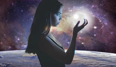 Starseeds: Ποιοι είναι οι «αστρικοί άνθρωποι» – Πιστεύουν ότι έχουν έρθει στη Γη από άλλες διαστάσεις (βίντεο)