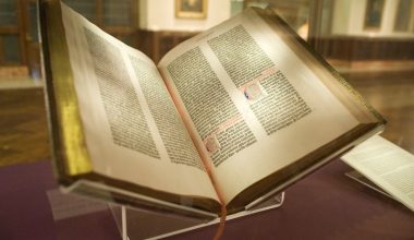 Sotheby’s: Στο «σφυρί» το πιο ακριβό βιβλίο όλων των εποχών – Μια Βίβλος αξίας 50 εκατομμυρίων δολαρίων