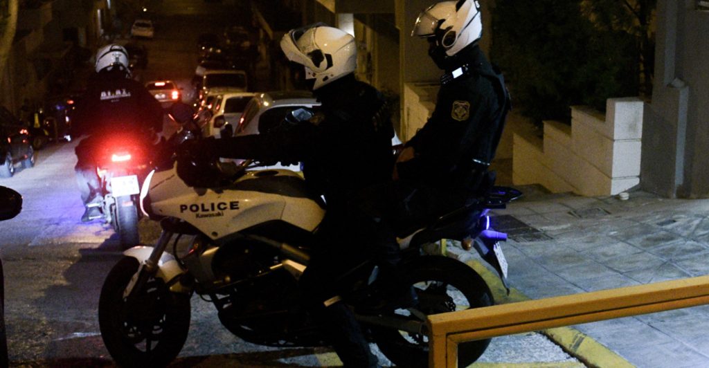 Συμπλοκή ανηλίκων σε εμπορικό κέντρο στον Άγιο Δημήτριο – Τρεις τραυματίες (φωτό)