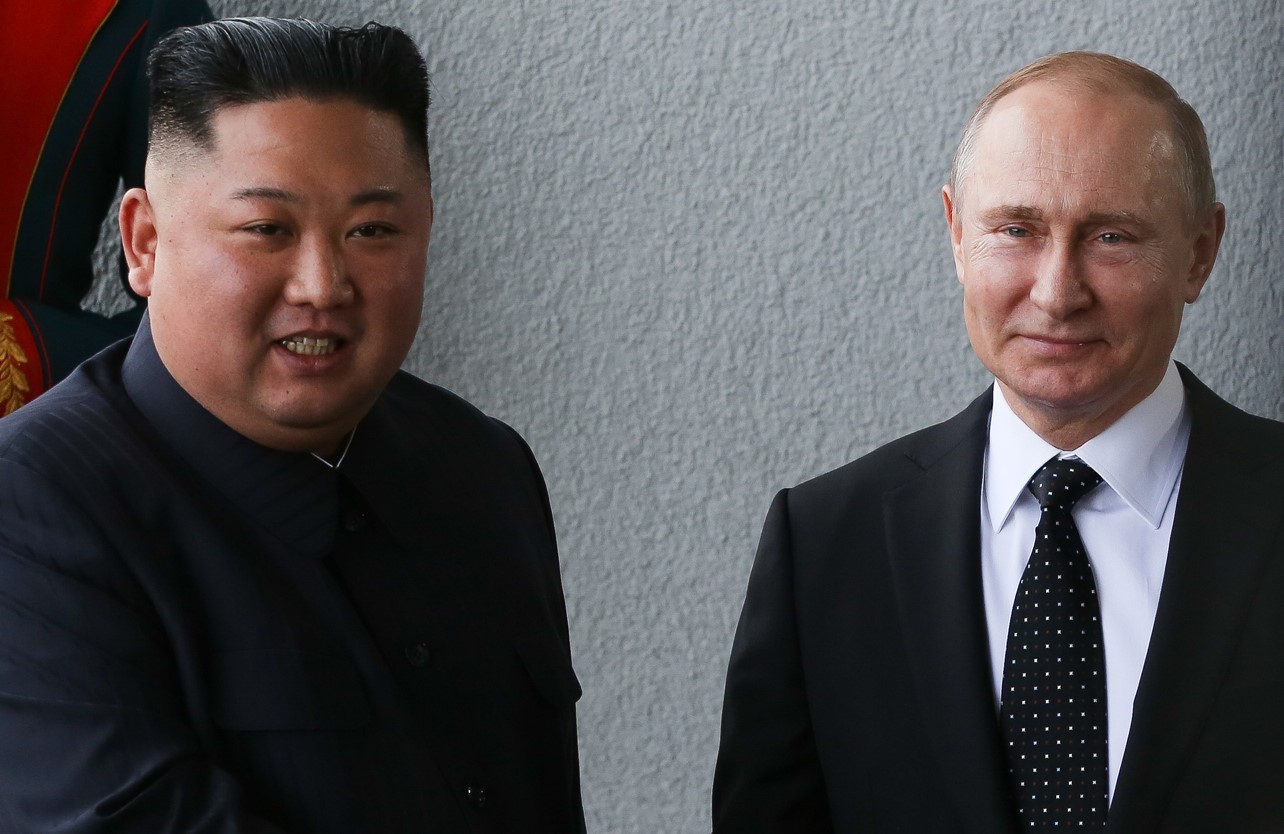 Όπλα αντί τροφίμων: Mόσχα και Πιονγιάνγκ συνήψαν συμφωνία, σύμφωνα με στοιχεία του Λευκού Οίκου