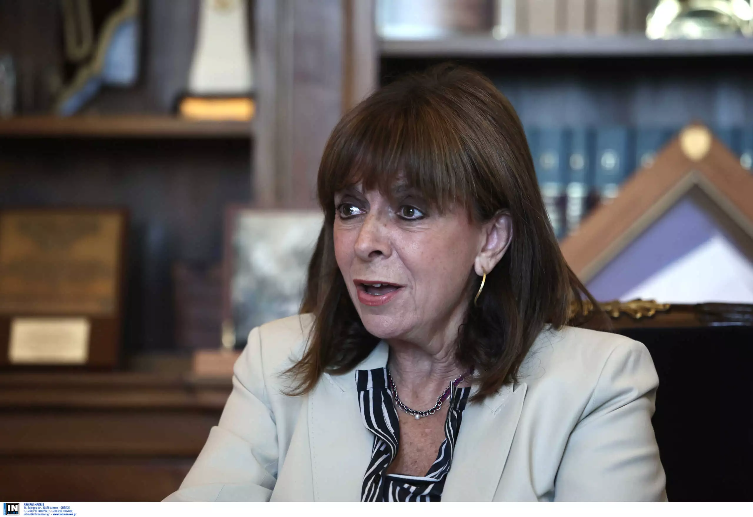 Δύο υπερπολυτελή SUV μίσθωσε η Προεδρία της Δημοκρατίας για τις μετακινήσεις της Α.Σακελλαροπούλου