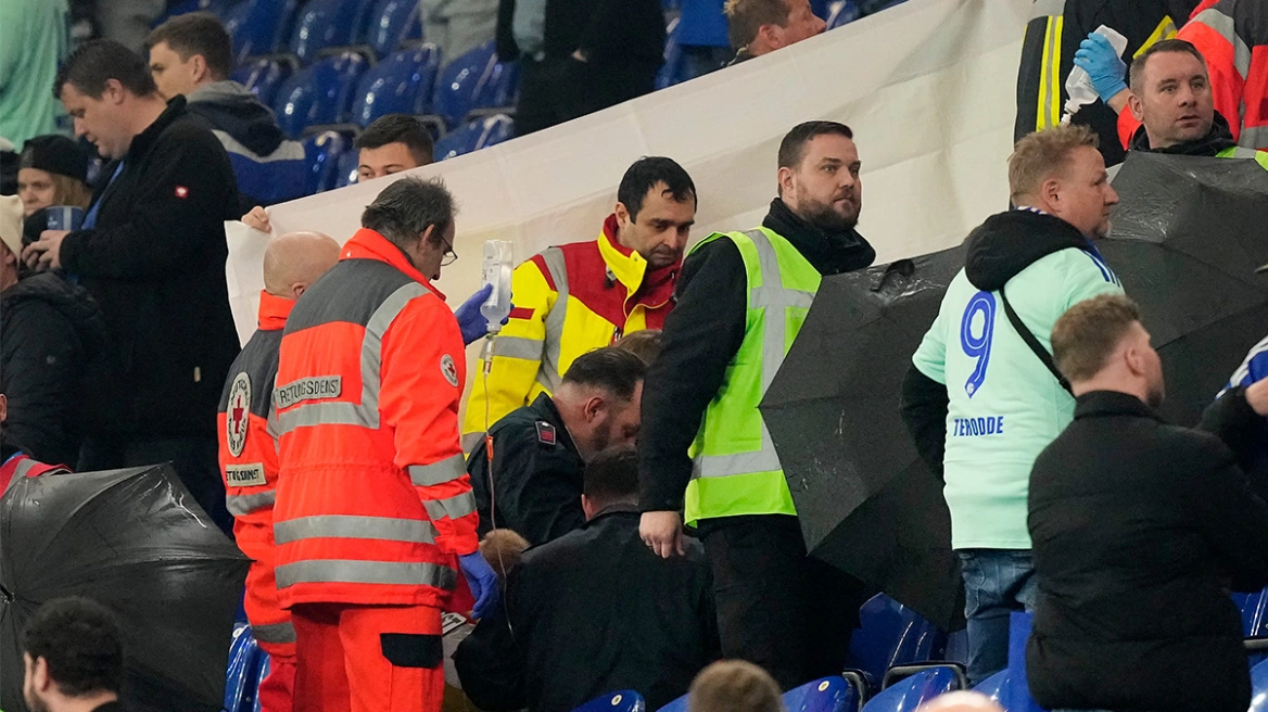 Σάλκε: «Έφυγε» ξαφνικά από τη ζωή οπαδός της στον αγώνα κόντρα στη Λεβερκούζεν – Κατέρρευσε στις κερκίδες